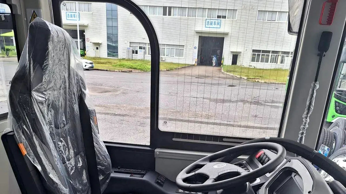 Primele imagini cu noile autobuze chinezești care vor circula în București