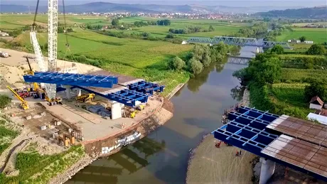 O grindă de 152 de tone este montată pe podul de peste râul Mureş de pe Autostrada A3 - VIDEO