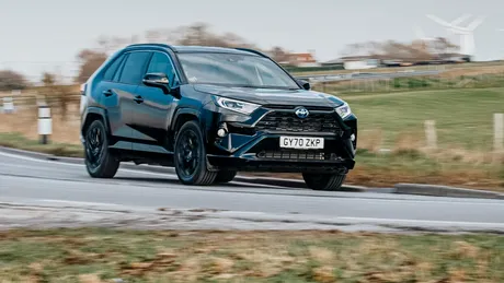 (P) Descoperă faimoasa Toyota RAV4: SUV-ul perfect pentru familia ta