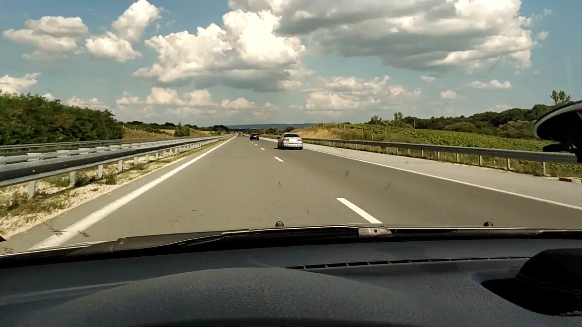 Cât consumă o Dacia Logan diesel la o viteză constantă de 190 de km/h - VIDEO