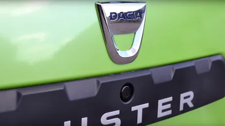 Cum se colantează un Duster, şi cât de bine îi stă în verde - VIDEO