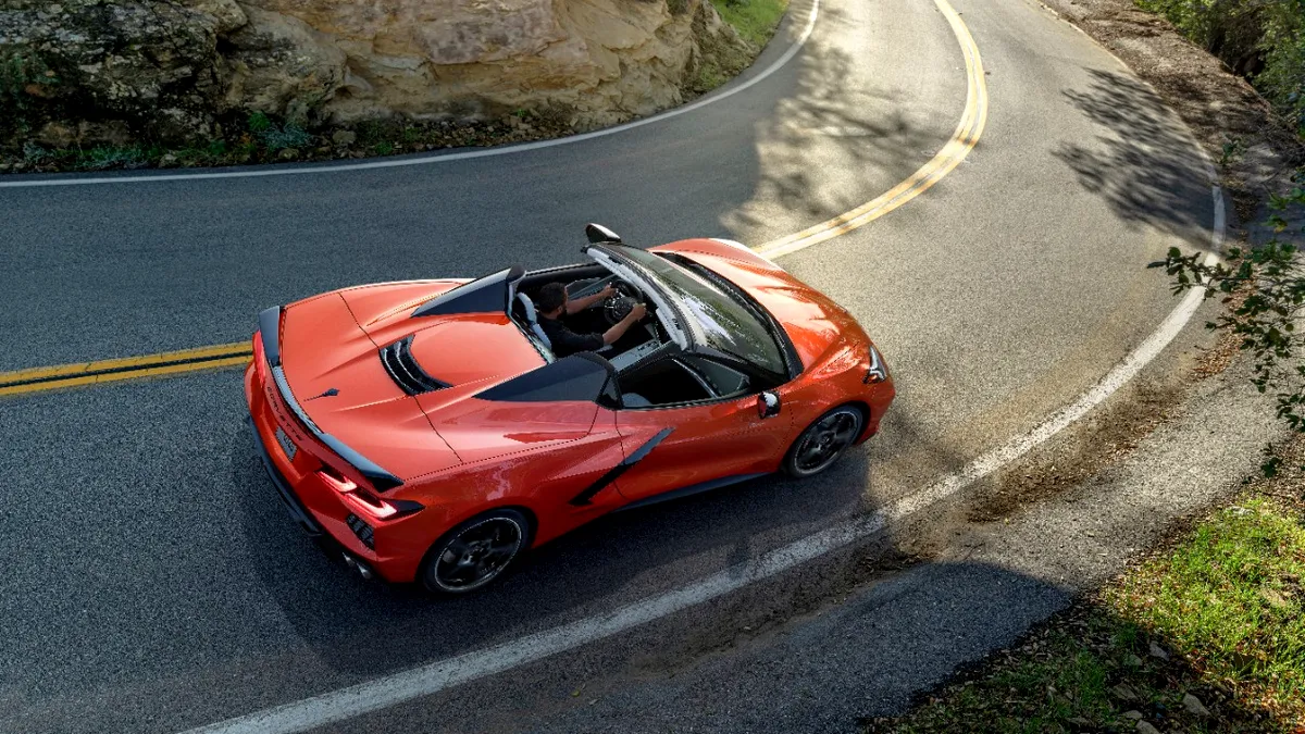 Chevrolet Corvette Stingray Convertible are pentru prima oară un hardtop retractabil - Galerie FOTO