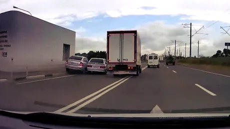 Rusia e o junglă, iar compilaţia accidentelor din luna mai dovedeşte asta. VIDEO