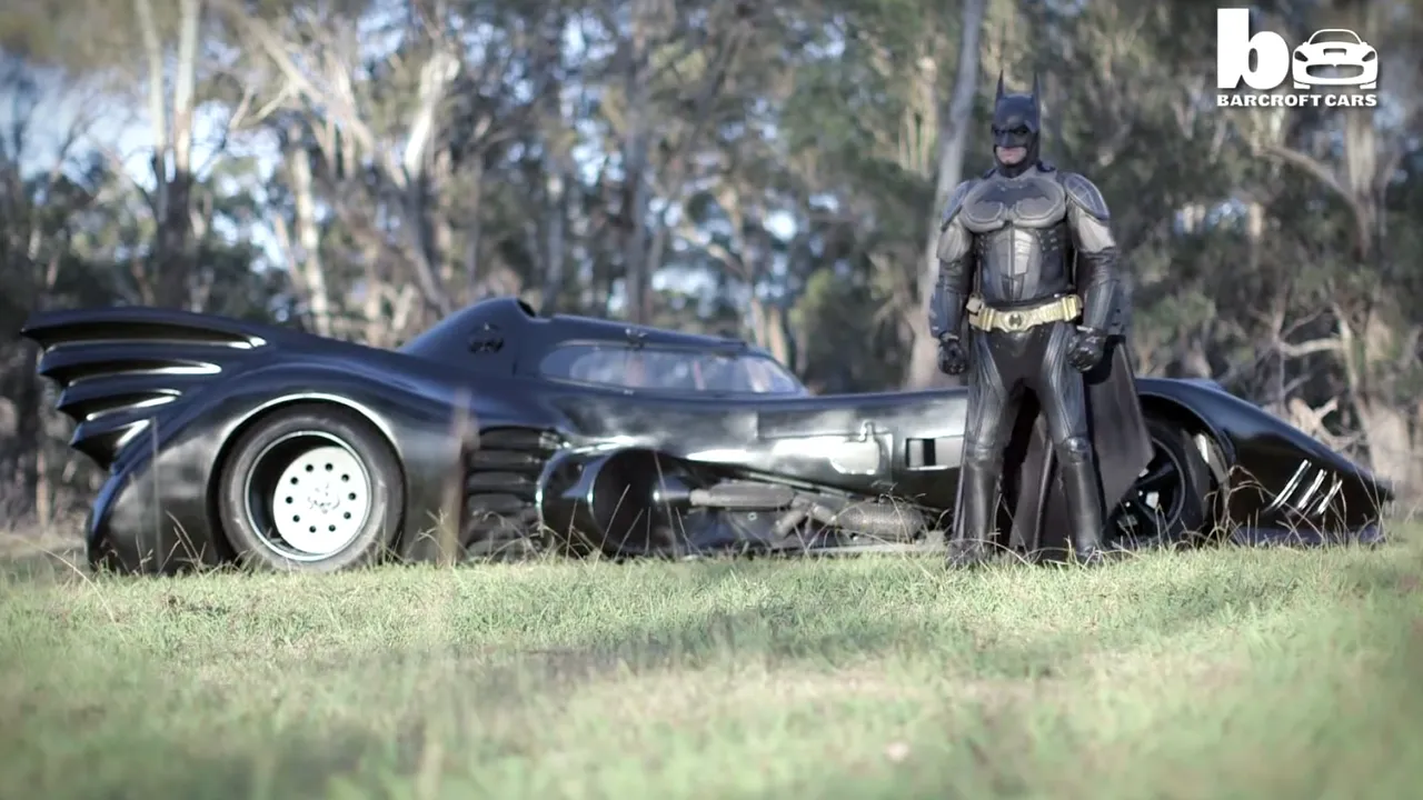 1-batmobil-personal-batman-promotor 