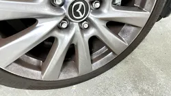 Ce este praful de frână și ce înseamnă când îl vezi pe jantele mașinii?