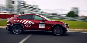 Premieră pe Nürburgring: O mașină autonomă a parcurs „Iadul Verde” mai rapid decât o mașină diesel