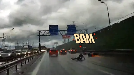 VIDEO: Bowling cu scuterul pe autostradă, în Rusia