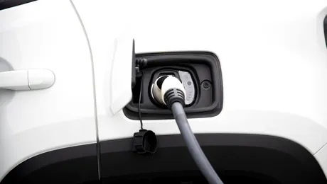 STS trece la mașini electrice: licitație de peste 13 milioane de lei pentru vehicule nepoluante