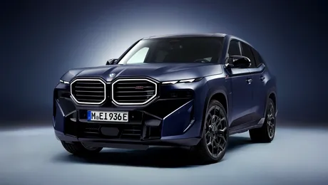 BMW XM renunță la versiunea de bază. Primește noi opțiuni de echipare și încărcare mai puternică