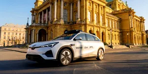 Uber va introduce primul serviciu comercial de robotaxi din Europa