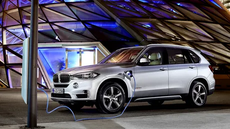 BMW X5 40e: primul SUV BMW pe care îl poţi încărca de la priza de acasă. UPDATE