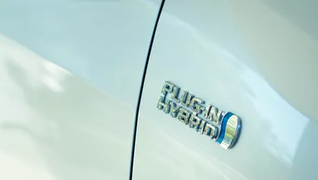 „Manevre de greenwashing”: Hibridele plug-in emit de 6 ori mai mult decât se susține, iar nivelul de poluare crește (studiu)