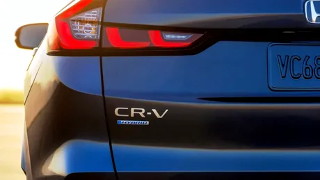 Honda a dat publicității un teaser cu noua generație a SUV-ului CR-V
