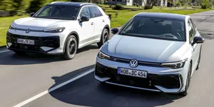 Volkswagen lansează Golf și T-Roc full-hybrid. Cele mai vândute modele ale mărcii intră într-o nouă etapă de electrificare