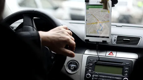 Şoferii Uber, Taxify şi Clever au ieşit ieri pe stradă. La scurt timp, au început amenzile