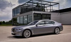 Un BMW Seria 7 a parcurs peste 1600 de kilometri cu un singur plin – VIDEO