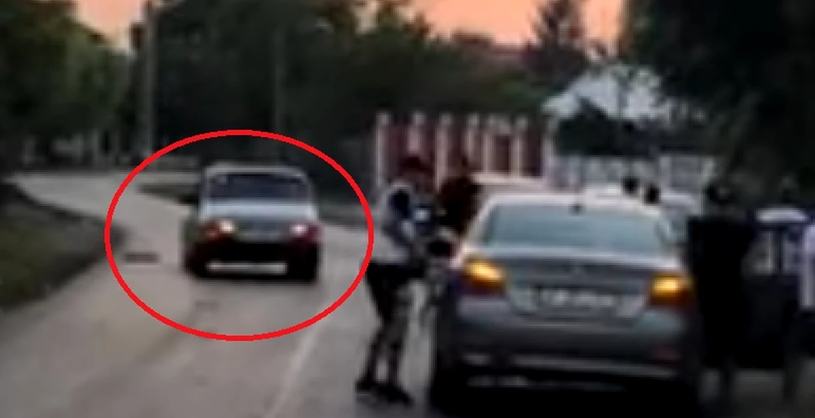 O Dacia 1310 loveşte un BMW Seria 5 într-o bătaie generală într-o comună din Ilfov – VIDEO