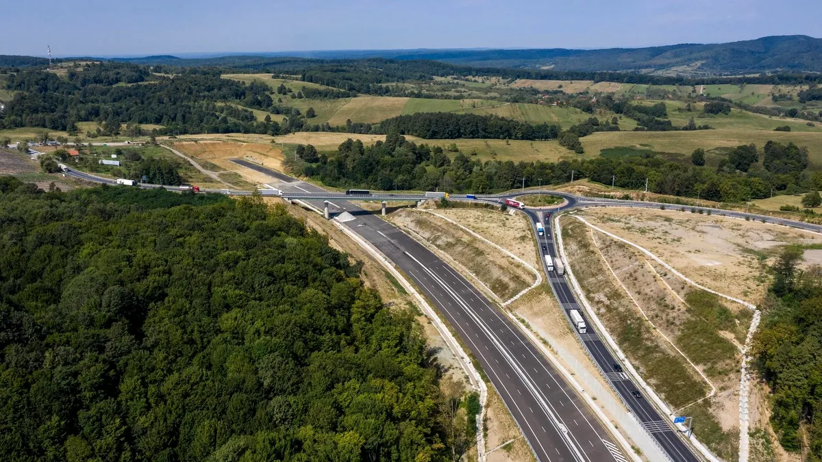 Câți kilometri de autostradă au fost construiți anul trecut în România?