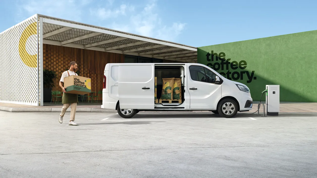 RENAULT TRAFIC VAN E-TECH F82 HEV 