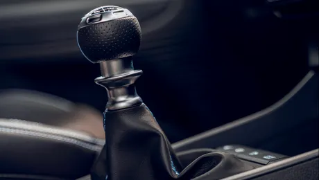 Probleme la cutia de viteze: semne clare că urmează o defecțiune gravă și cât te poate costa reparația în 2025