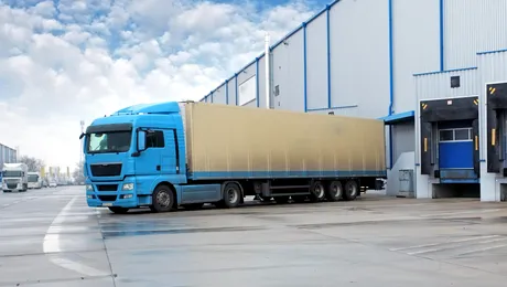 Șoferii care transportă mărfuri nu sunt obligați să le încarce sau descarce. Proiectul de lege, promulgat de Nicușor Dan 