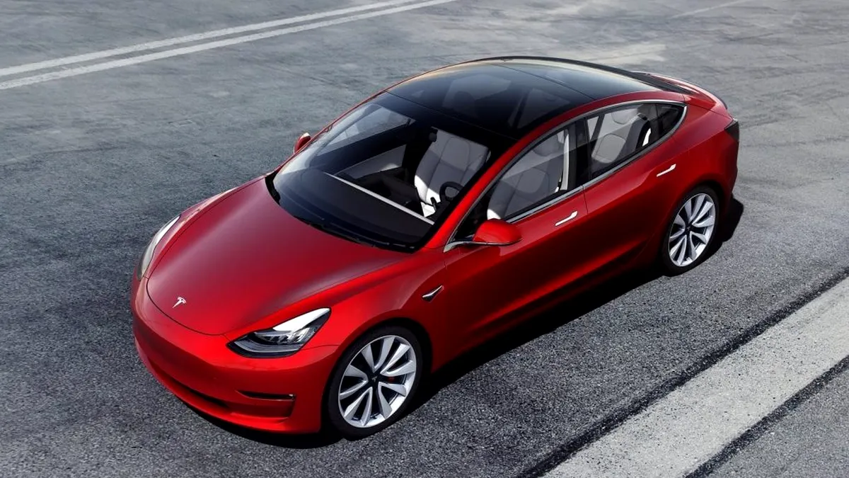 Un neamț a comandat 27 de mașini Tesla Model 3 din greșeală!