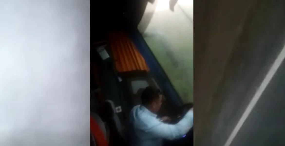 Momentul în care autocarul cu 39 de pasageri este răsturnat de tornada în Călăraşi a fost filmat – VIDEO