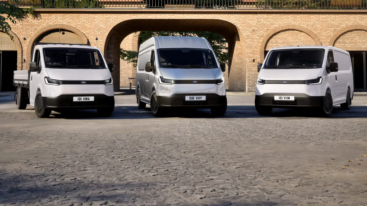 | Ford lansează Transit City, destinată firmelor din mediul urban. Rivalul pentru Renault Trafic electric are o autonomie de până la 254 de kilometri