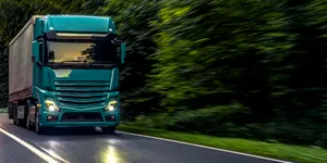 Camioanele de peste 7,5 tone, interzise pe Autostrada Soarelui și două drumuri naționale de 30 aprilie și 1 Mai