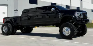 Ford F 450 dus la extrem: Are 6 uși, 11 locuri și consumă 1.038 de dolari la fiecare „plin”