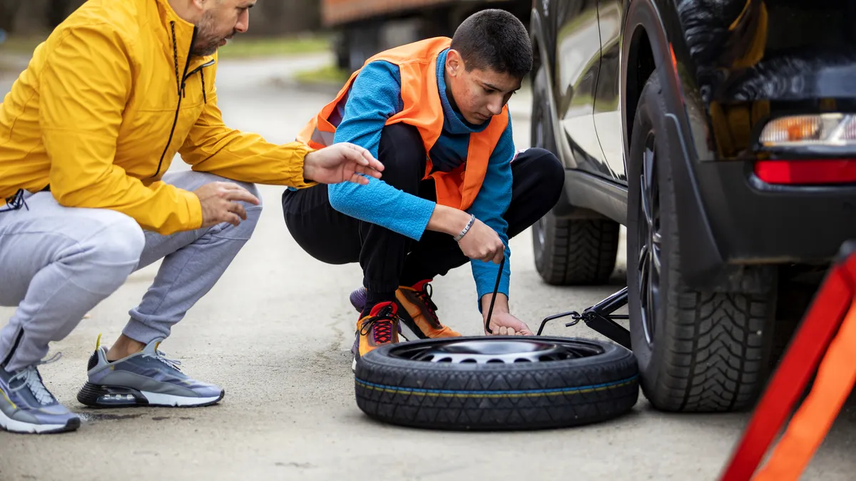 Într-o secundă, o pană îți poate opri călătoria. Ce servicii de asistență rutieră poți solicita
