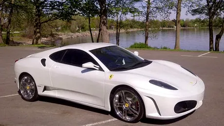 Arată ca un Ferrari F430, dar nu e, Ştiţi ce maşină se ascunde aici?