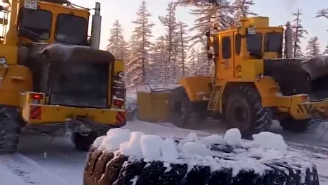 Cum o fac ruşii în Siberia. Metode ciudate de deszăpezire - VIDEO