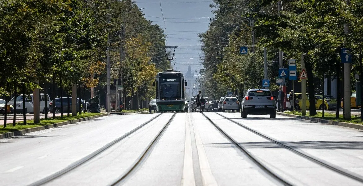 2024: Este legal să faci o depășire pe linia de tramvai? Ce scrie în legea rutieră