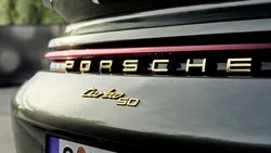 <span class='prepend'>Foto |</span> Porsche 911 se transformă într-un model shooting brake de 350.000 de dolari printr-un kit de conversie