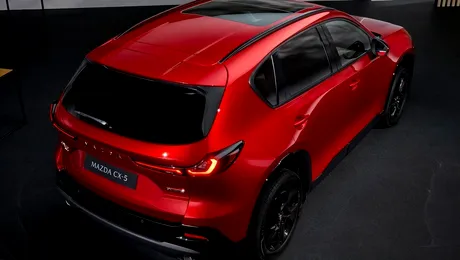 Mazda explică de ce elimină controllerul, când rivalii readuc comenzile fizice. Japonezii invocă exemplul iPod Classic vs iPod Touch