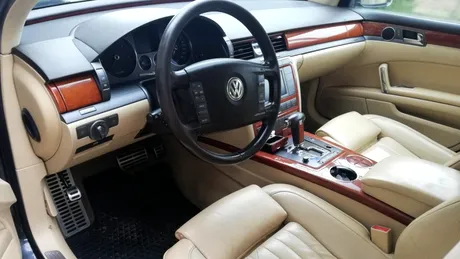 O bancă din România vinde un Volkswagen Phaeton. Mașina se află pe lista bunurilor executate silit
