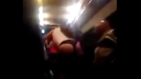 Trei femei au făcut striptease în autobuz pentru bani de bere | VIDEO