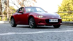 Test Drive cu Mazda MX-5 RF 2025 – Senzații tari, de modă veche