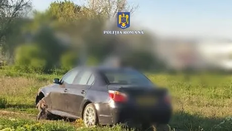 Un șofer depistat cu 206 km/h a încercat să fugă de polițiști, dar a pierdut controlul volanului și a ieșit de pe carosabil