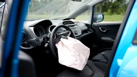 În ce cazuri se declanșează airbag-urile la o mașină? Ce se întâmplă dacă nu ai centura?