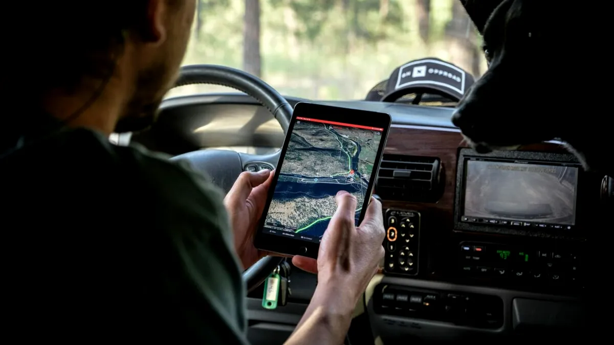 Cum îți dai seama că mașina ta este urmărită prin GPS? Aplicația care detectează orice dispozitiv