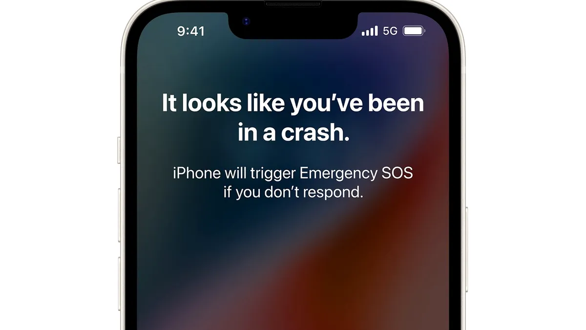 Noul iPhone 14 va putea detecta producerea unui accident de mașină și va apela automat serviciile de urgență