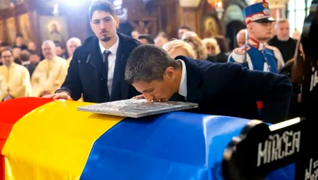 Gestul neașteptat al miliardarului Savvidis pentru Răzvan Lucescu. Cu cine s-a trezit la înmormântarea lui Mircea Lucescu