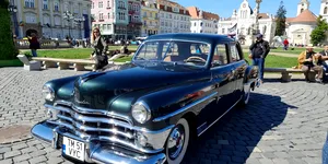 Mașini de colecție spectaculoase la Retroparada din Timișoara. De la Chrysler New Yorker până la vehicule din anii `90