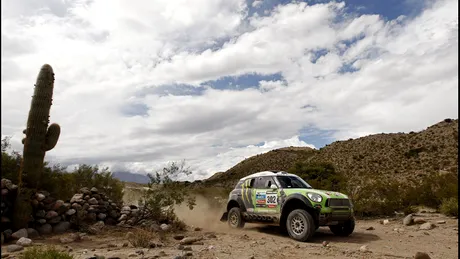 Dakar 2013: Peterhansel rămâne lider, în urma unei etape controversate