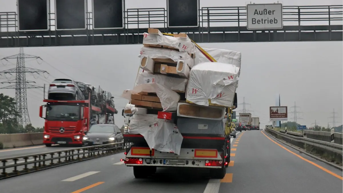 Polițiștii au tras pe dreapta un șofer care transporta marfă neasigurată. Când l-au verificat, nu le-a venit să creadă