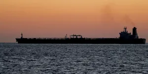 Industria auto se poate îndrepta spre o nouă criză, din cauza conflictului din Iran. Printr-o singură strâmtoare trec 20 de milioane de barili de petrol zilnic