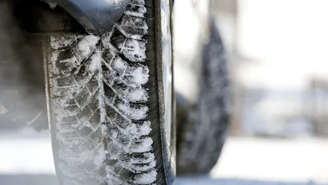 Transportul elevilor cu microbuze electrice, afectat de temperaturile scăzute. Bateriile nu rezistă la ger