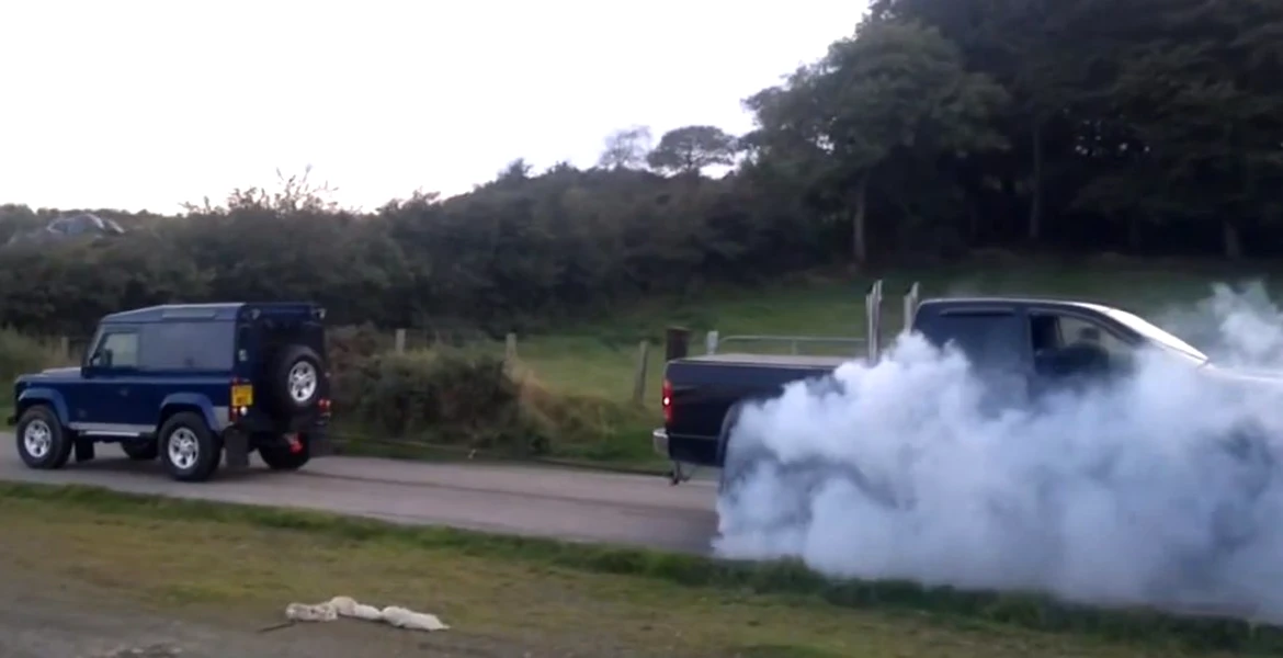 Duel în stil redneck: Dodge Ram vs. Land Rover Defender. VIDEO